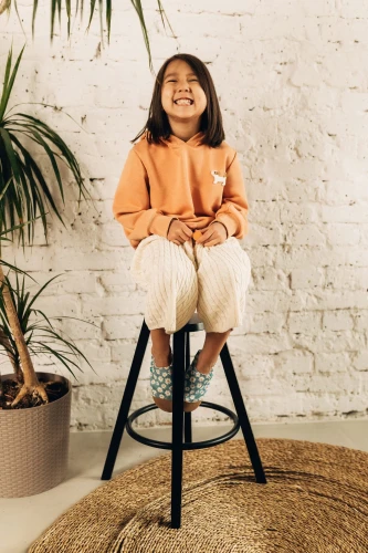 blue daisy peach jumpers.jpg