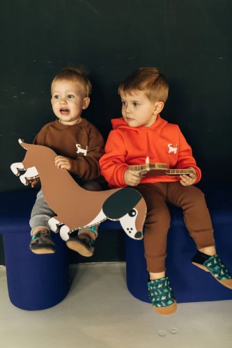 navy dino kapcie.jpg