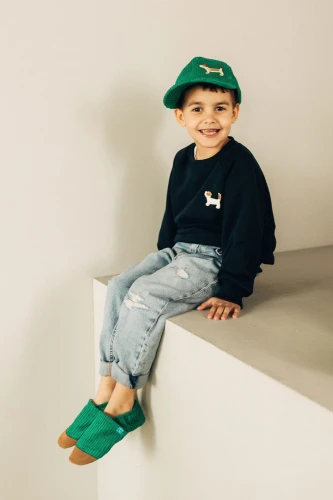 coddly green slippers cap pirat jumper.jpg