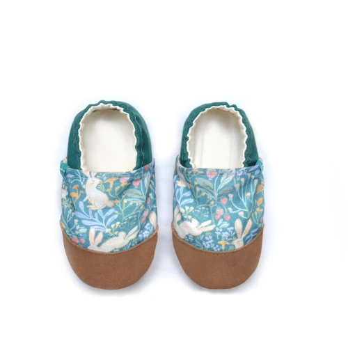 Rozmiar 18 - Kapcie Bunny - Zajączki na Zielonym Tle