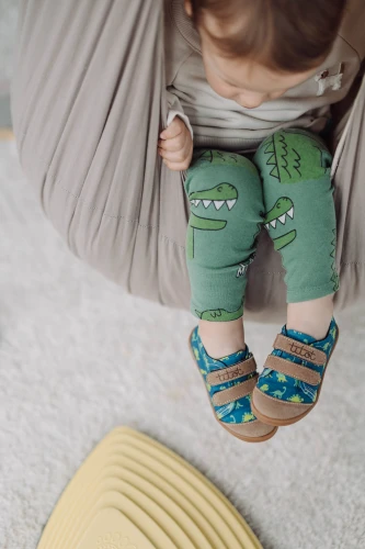 Granatowe trampki dziecięce Titot Navy Dino we wzór z dinozaurami.