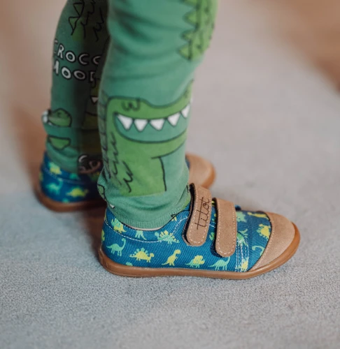 Granatowe trampki dziecięce Titot Navy Dino we wzór z dinozaurami.