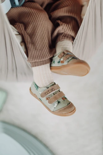 Spód kauczukowej podeszwy w butach dziecięcych Titot zapewniający przyczepność