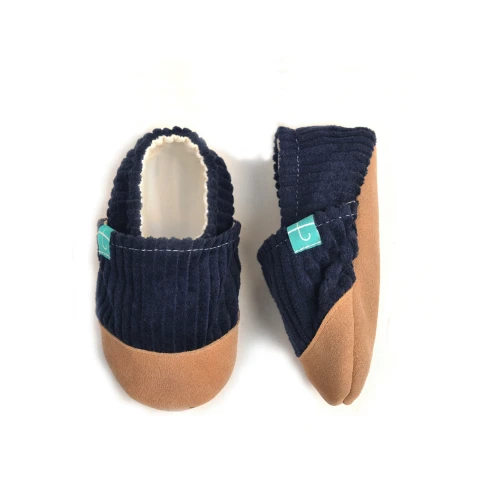TITOT_kapcie_cuddly-navy_produktowe_202504_01.jpg