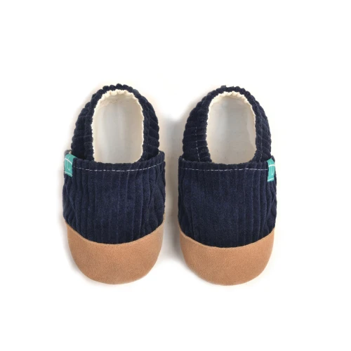 TITOT_kapcie_cuddly-navy_produktowe_202504_02.jpg