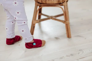 Kapcie Dziecięce Cuddly Raspberry – Malinowy Sztruks | dla dziewczynki