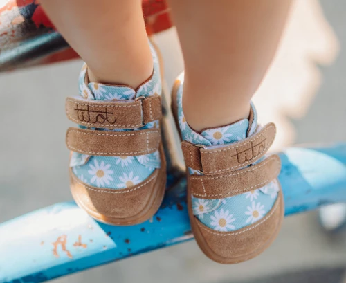 blue daisy barefoot 3.jpg